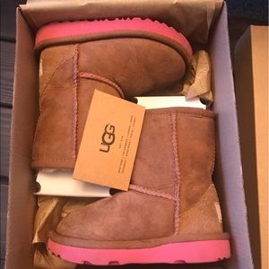 Size 7 toddler Ugg’s